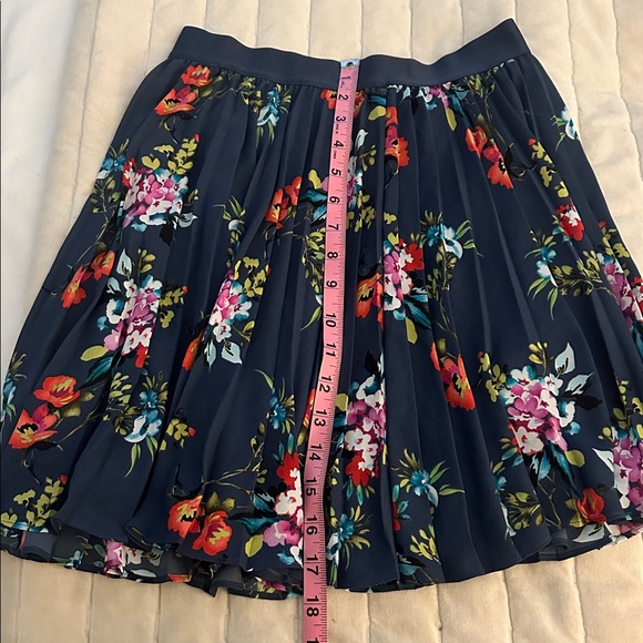 Express Floral Skirt - Picture 5 of 5
